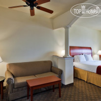 Holiday Inn Express Hotel & Suites Fairfield-North