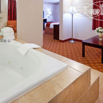 Holiday Inn Express Palestine 