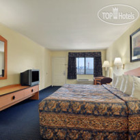 Days Inn by Wyndham Baytown Garth Road I10 East 