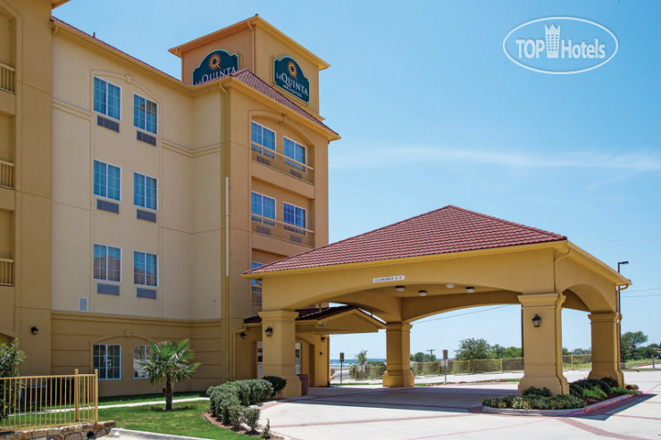 Фотографии отеля  La Quinta Inn & Suites Fort Worth - Lake Worth 3*