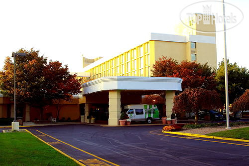 Фотографии отеля  Holiday Inn Somerset-Bridgewater 3*