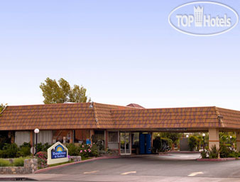 Фотографии отеля  Days Inn & Suites Palmdale Lancaster 2*