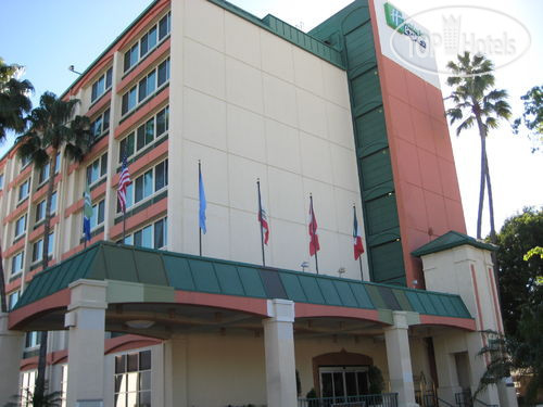 Фотографии отеля  Holiday Inn Express Van Nuys 2*