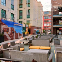 Hilton San Diego Gaslamp Quarter Оцените открытую террасу с бол