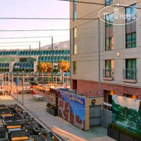 Hilton San Diego Gaslamp Quarter Оцените открытую террасу с бол