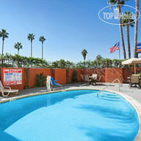 Howard Johnson Inn San Diego Sea World Бассейн