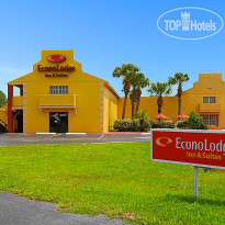 Econo Lodge Inn & Suites Maingate Central 