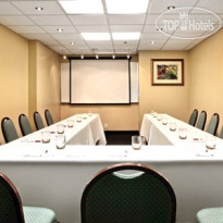 Clarion Hotel Maingate 