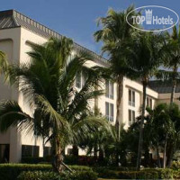 Hampton Inn Naples-Central 2*