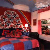 Red Victorian Bed, Breakfast & Art 