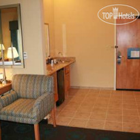 Hampton Inn & Suites Canton
