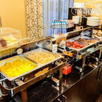 Clarion Hotel Beachwood Бесплатный завтрак