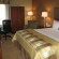La Quinta Inn & Suites Cleveland Airport West 