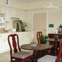 Coccas Inn & Suites Wolf Rd Albany Airport Кухня