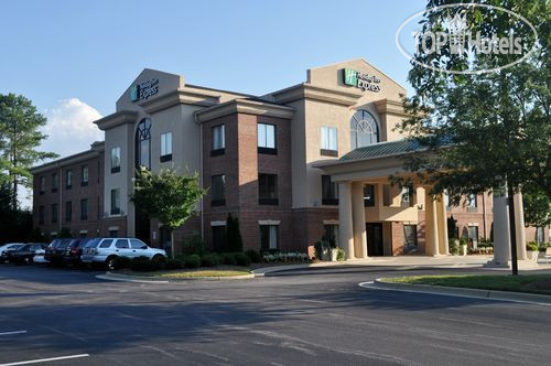 Фотографии отеля  Holiday Inn Express Hotel & Suites Raleigh North - Wake Forest 2*