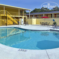 Econo Lodge Inn & Suites at Ft. Benning 