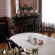 The Claremont House Bed & Breakfast Обеденный стол