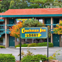 Coachman Inn & Suites Территория отеля