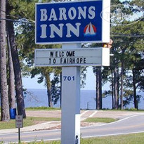 Barons "By the Bay" Inn 