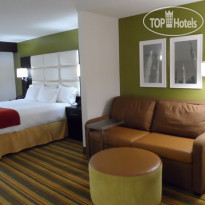 Holiday Inn Express & Suites Huntsville Airport