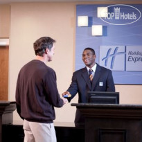 Holiday Inn Express & Suites Huntsville Airport 