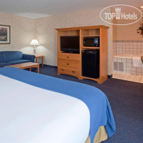 Holiday Inn Express Fargo-West Acres 