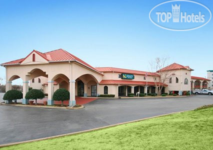 Фотографии отеля  Quality Suites Chattanooga 3*