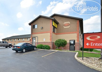 Фотографии отеля  Econo Lodge Cedar Rapids 2*