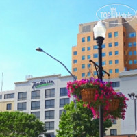 Radisson Quad City Plaza 3*