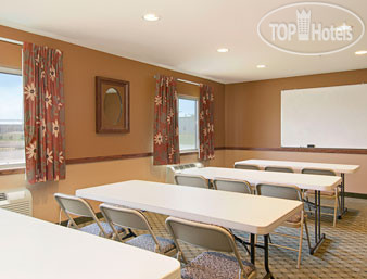 Новые добавленные фото туристов Super 8 Topeka at Forbes Landing 2*