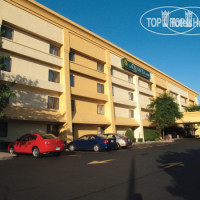 La Quinta Inn Hartford Bradley Airport 2*