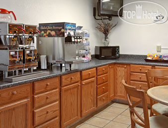 Новые добавленные фото туристов Super 8 Kansas City Airport at Barry Road 2*