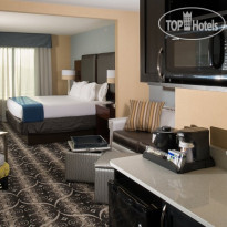 Holiday Inn Express Hotel & Suites Kansas City Airport 