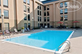 Фотографии отеля  Hampton Inn Louisville-Airport 3*