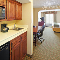 Holiday Inn Express Hotel & Suites Bentonville 