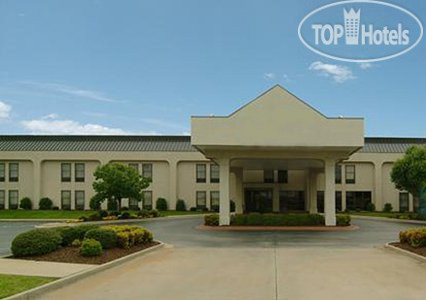 Фотографии отеля  Quality Inn-Fayetteville 2*