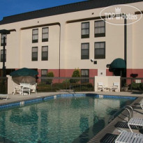Hampton Inn Brookhaven открытый бассейн