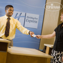 Holiday Inn Express & Suites Alexandria-Fort Belvoir 