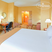 Holiday Inn Express Hotel & Suites Woodbridge