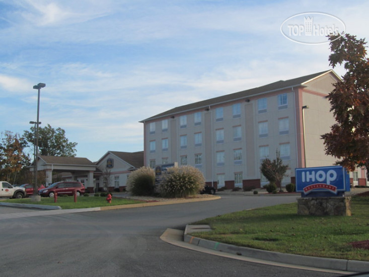 Best Western Plus Crossroads Inn & Suites