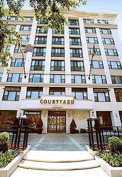 Фотографии отеля  Courtyard Washington Embassy Row 5*