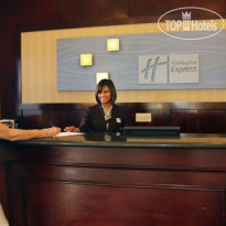 Holiday Inn Express Kennedy Airport Ресепшн