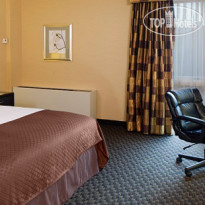 DoubleTree by Hilton JFK Airport 