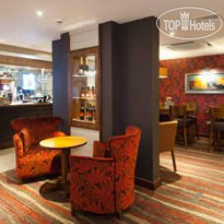 Premier Inn London Ealing Бар