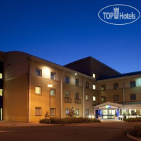 Holiday Inn Express Cardiff Airport 