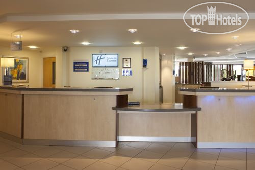 Фотографии отеля  Holiday Inn Express Cardiff Airport 3*