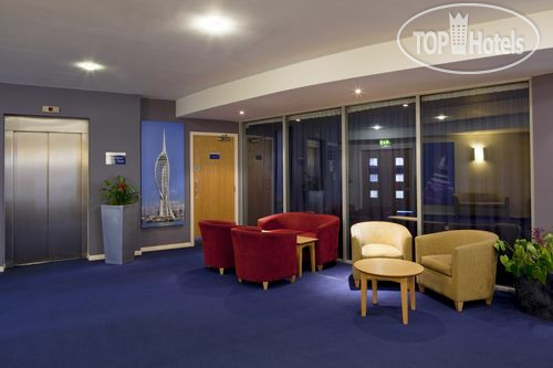 Фотографии отеля  Holiday Inn Express Portsmouth-Gunwharf Quays 3*