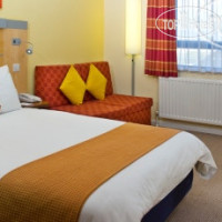 Holiday Inn Express Antrim M2 3*