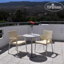 Sandys Studios & Log Villas 