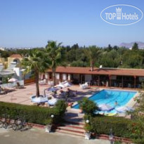 Sandys Studios & Log Villas 